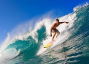 开云棋牌APP-久保建英防守端锁死对手，洪都拉斯爆冷曼联，足球战术与冷门的双重启示