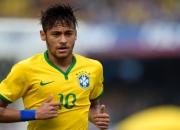 开云棋牌游戏-库尔图瓦的叹息之墙，当西班牙的利矛刺穿伊拉克防线，足球美学与残酷现实的对撞