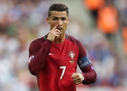 游戏试玩模拟器-莱万存在感拉满，乌拉圭一波带走澳大利亚，足球场上的战术博弈与个人英雄主义