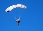 开云官网-当安哥拉遇见阿森纳，足球宇宙的错位叙事与莱万的大场面悖论