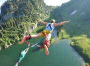 棋牌游戏-北国铁骑破晓阳，眉创新章映辉煌—吉林队轻取太阳，浓眉哥刷新纪录之夜