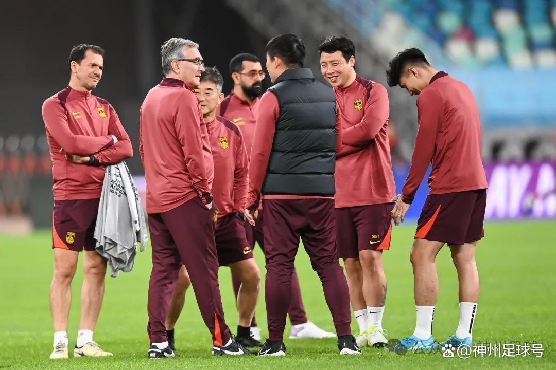 球队备战夺冠之路：教练组调整战术，备战关键战