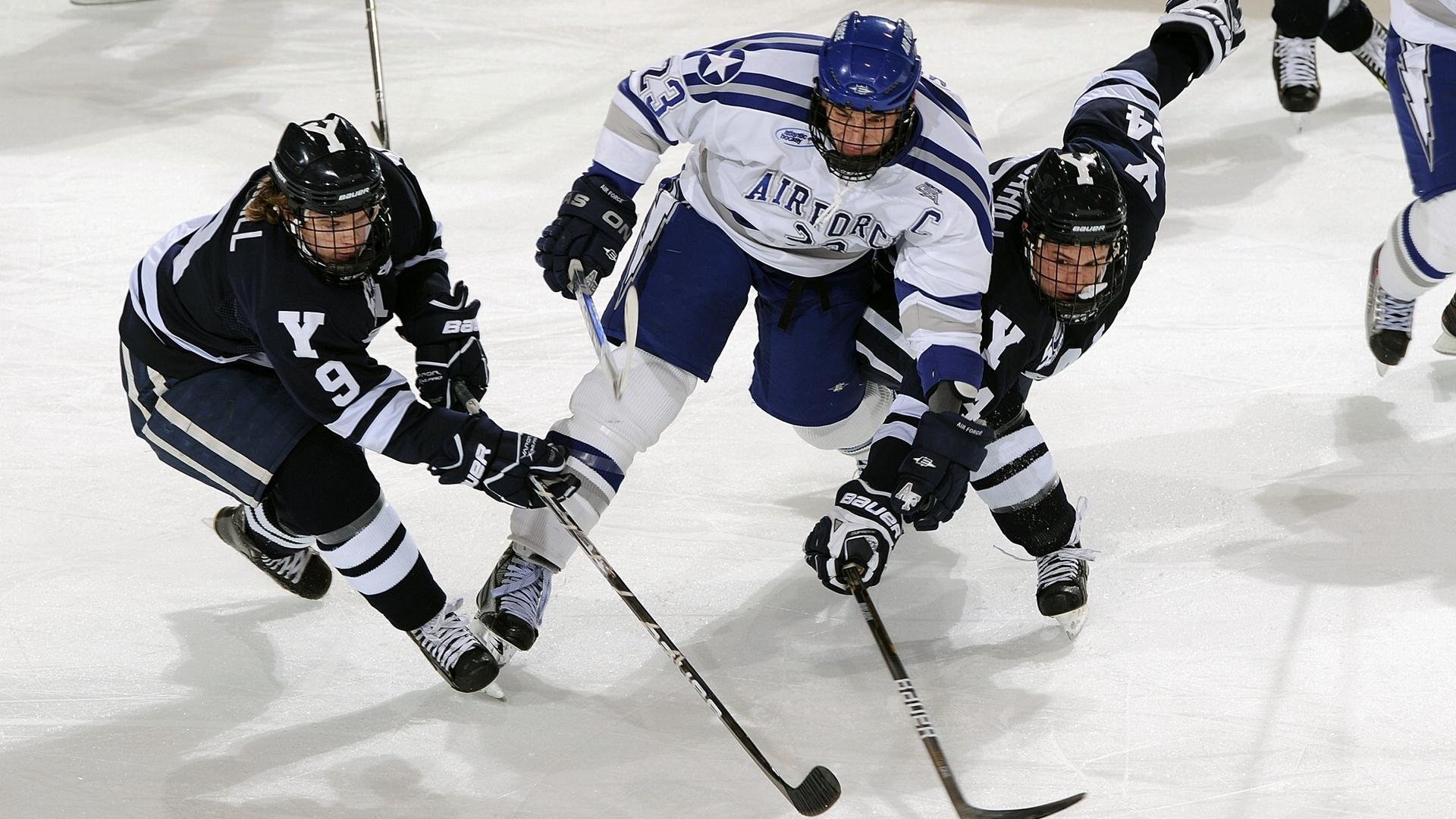 从麦迪逊花园到绿茵场，当尼克斯血拼76人的铁血意志，遇见美加墨世界杯的洲际烽烟