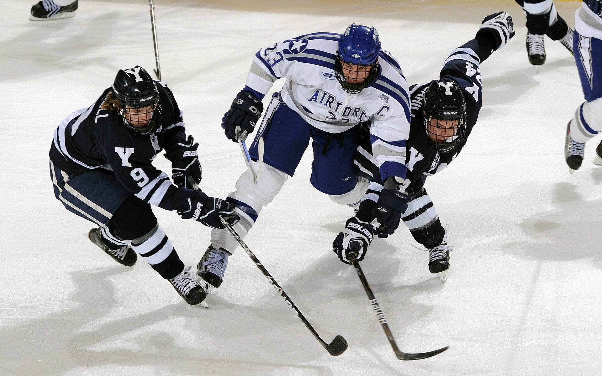 布伦森爆发点燃纽约，热火硬仗攻克广厦，一场跨越篮球世界的对话