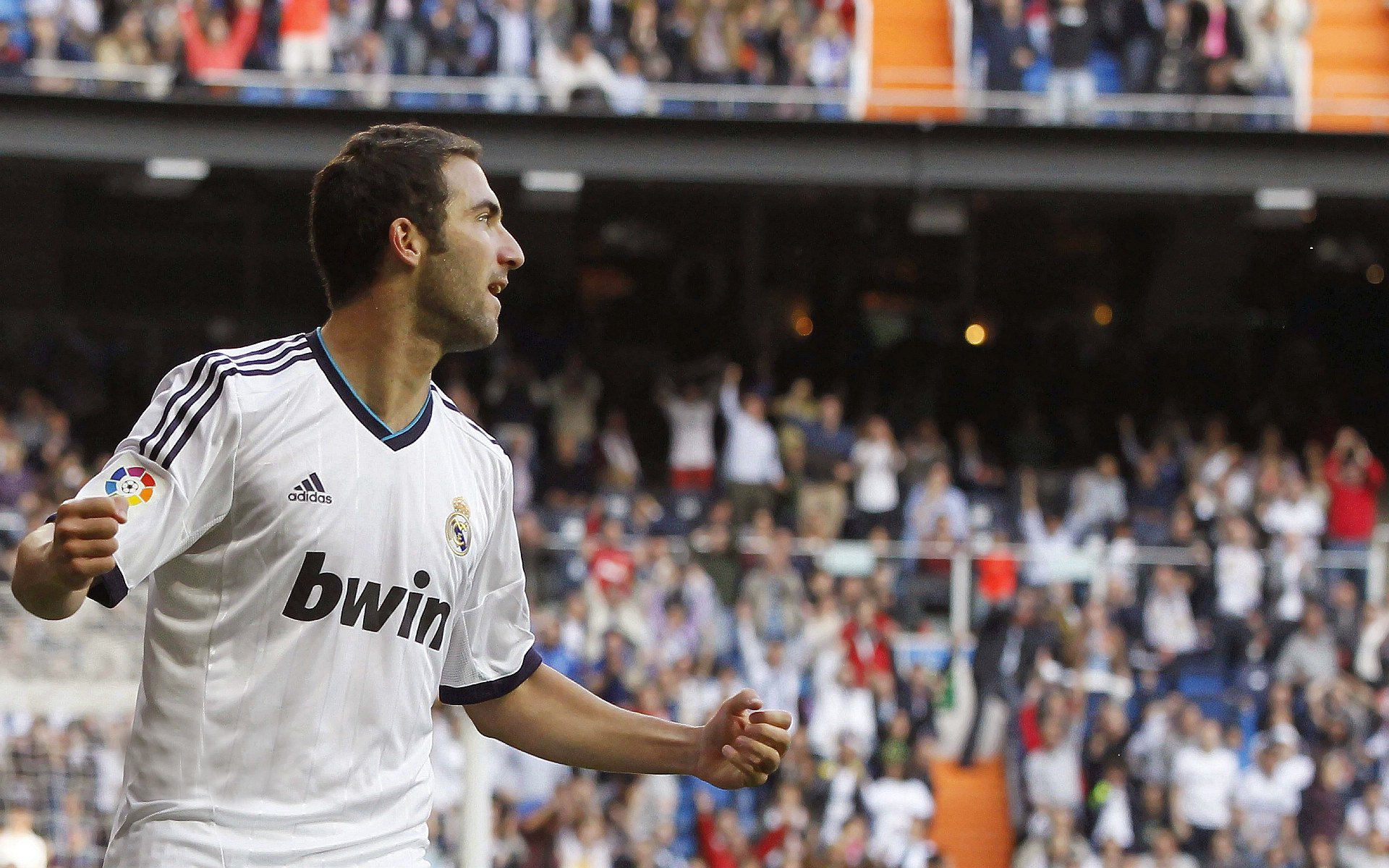 马刺险胜上海队，霍勒迪成为关键先生